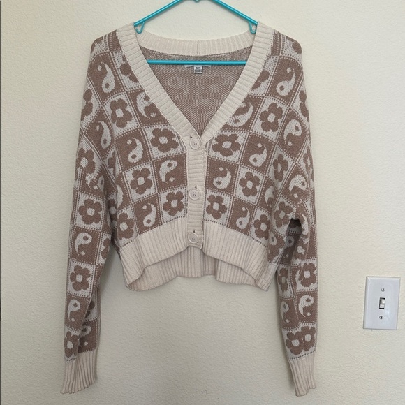American Eagle Outfitters Sweaters - American Eagle Yin Yang Flower Checkerboard Printed Cardigan